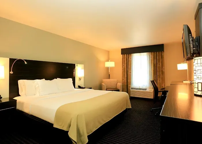 Express & Northeast By Ihg Hotel