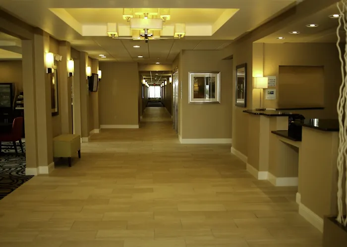 Express & Northeast By Ihg Marion