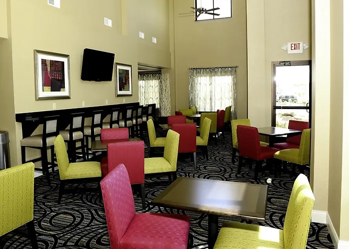 Express & Northeast By Ihg Hotel 3*