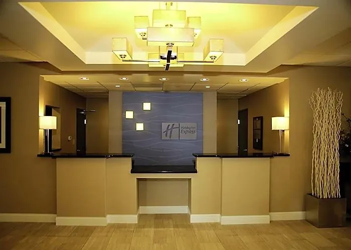 Express & Northeast By Ihg Hotel 3*