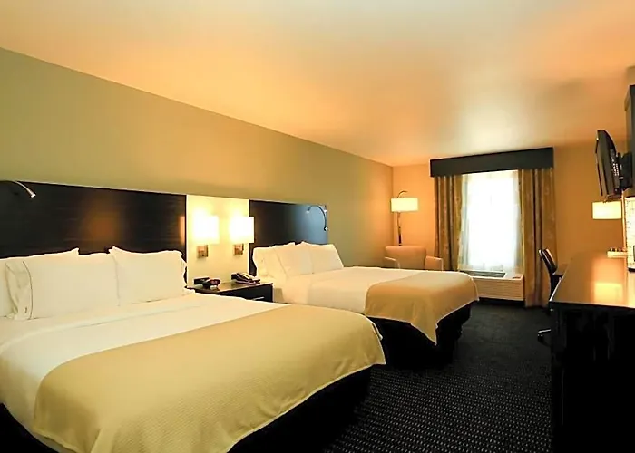 Express & Northeast By Ihg Hotel 3*