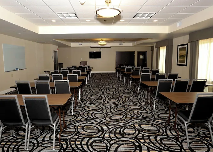 Express & Northeast By Ihg Hotel Marion