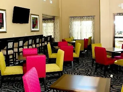 Express & Northeast By Ihg Hotel